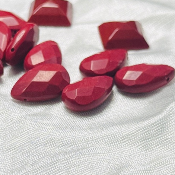 Ruby red corundum cabochons, perfect for jewelry making - Picture 4 of 4
